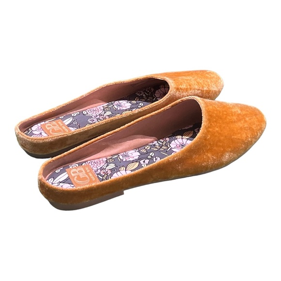 Gianni Bini Slip-On Mules in Mustard Yellow Copper NWOT Size 11. - Picture 1 of 4